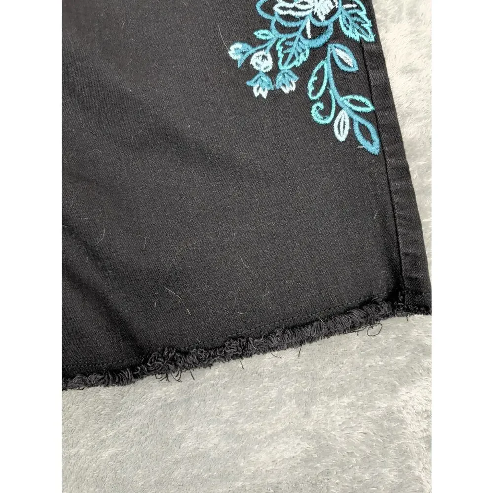Pioneer Woman Black Floral Embroidered Pull On Jeans size XL